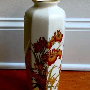 Beautiful floral vase 1980s vintage Made in Japan.